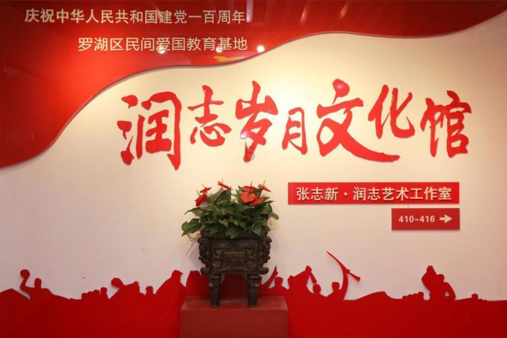 顾客刚吃完烧烤发现店内一老鼠爬上展示台叼走生蚝老板:可能是没关好门跑进来出问题咱负责